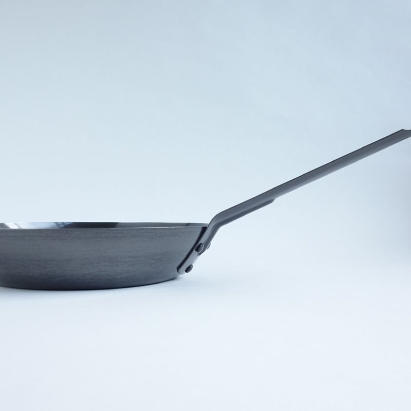 工房アイザワ】ブラックピーマン フライパン20cm 70372 | LITTLE towel