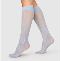 SWEDISH STOCKINGS/Rosa Lace Knee-Hights Dusty Blue