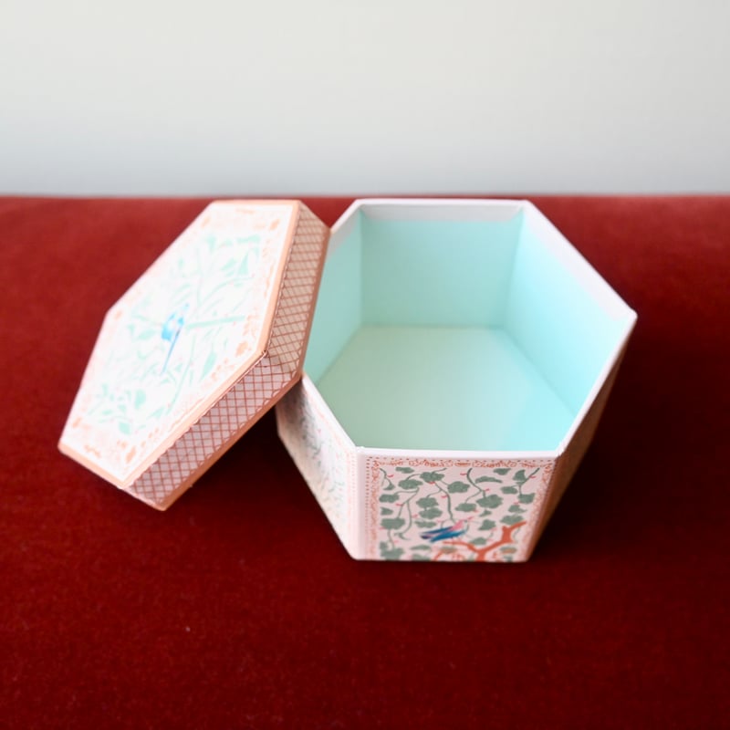 六角貼り箱（小鳥柄）/box | tanikonatsu