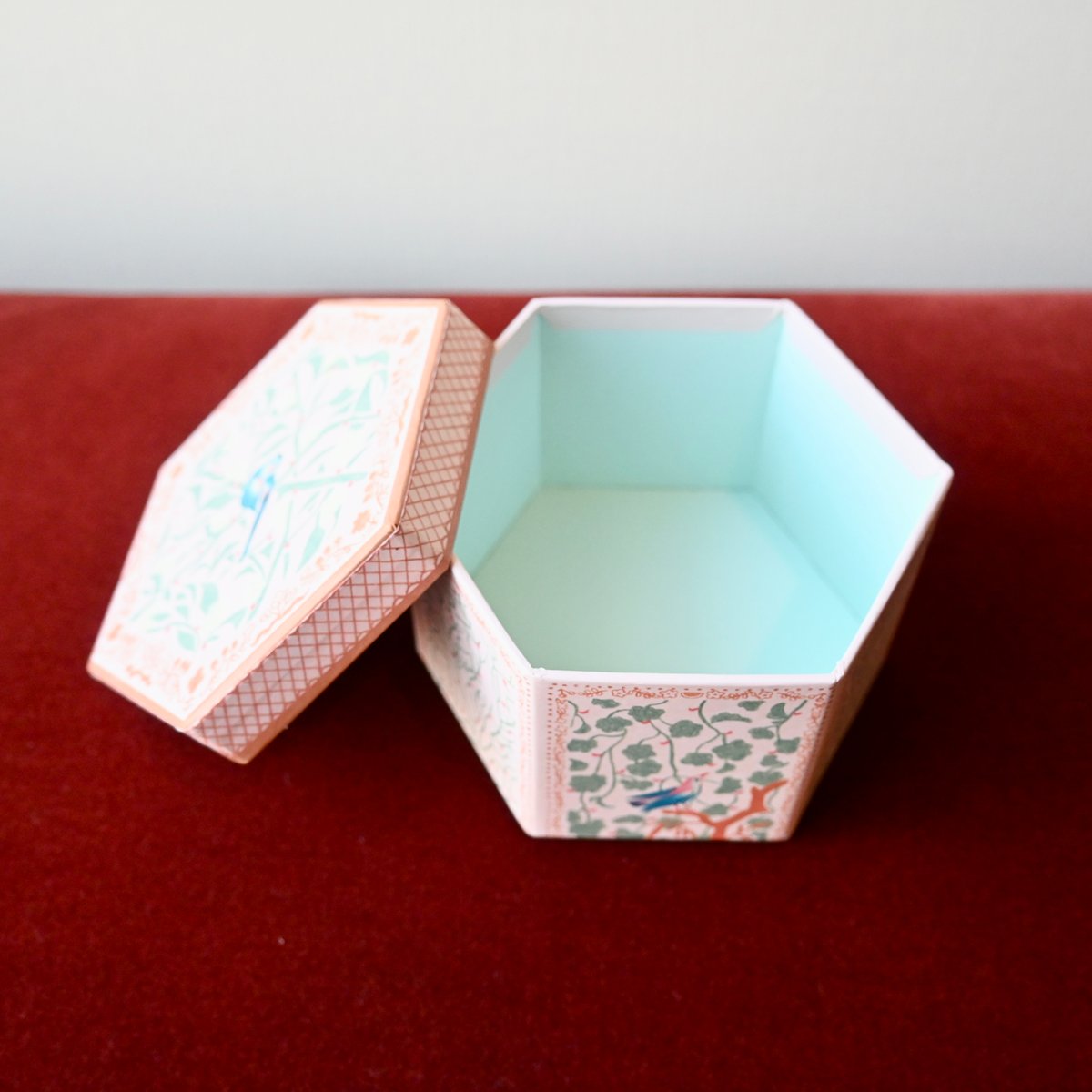 ◯pecoco◯ぱぱっとミネラル6箱 六角貼り箱（小鳥柄）/box | tanikonatsu