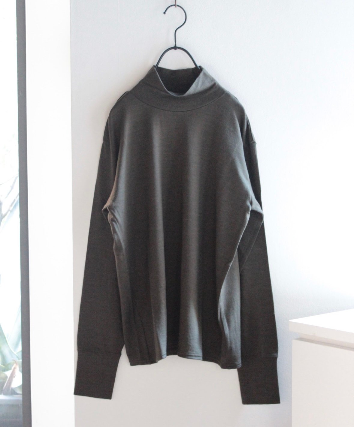 TS233CT091 ウォッシャブルウール天竺 タートルネックプルオーバー