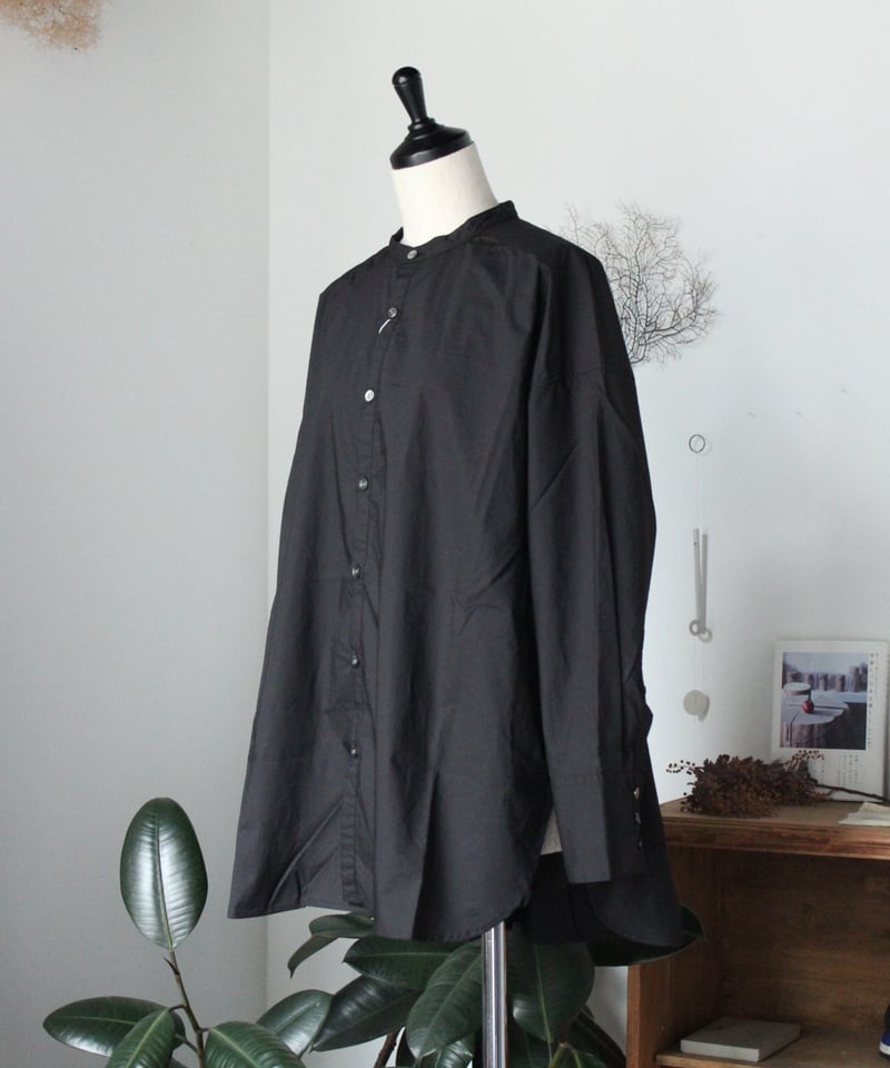 UT243SH010 ナチュラルタイプライター バンドカラーバックギャザー