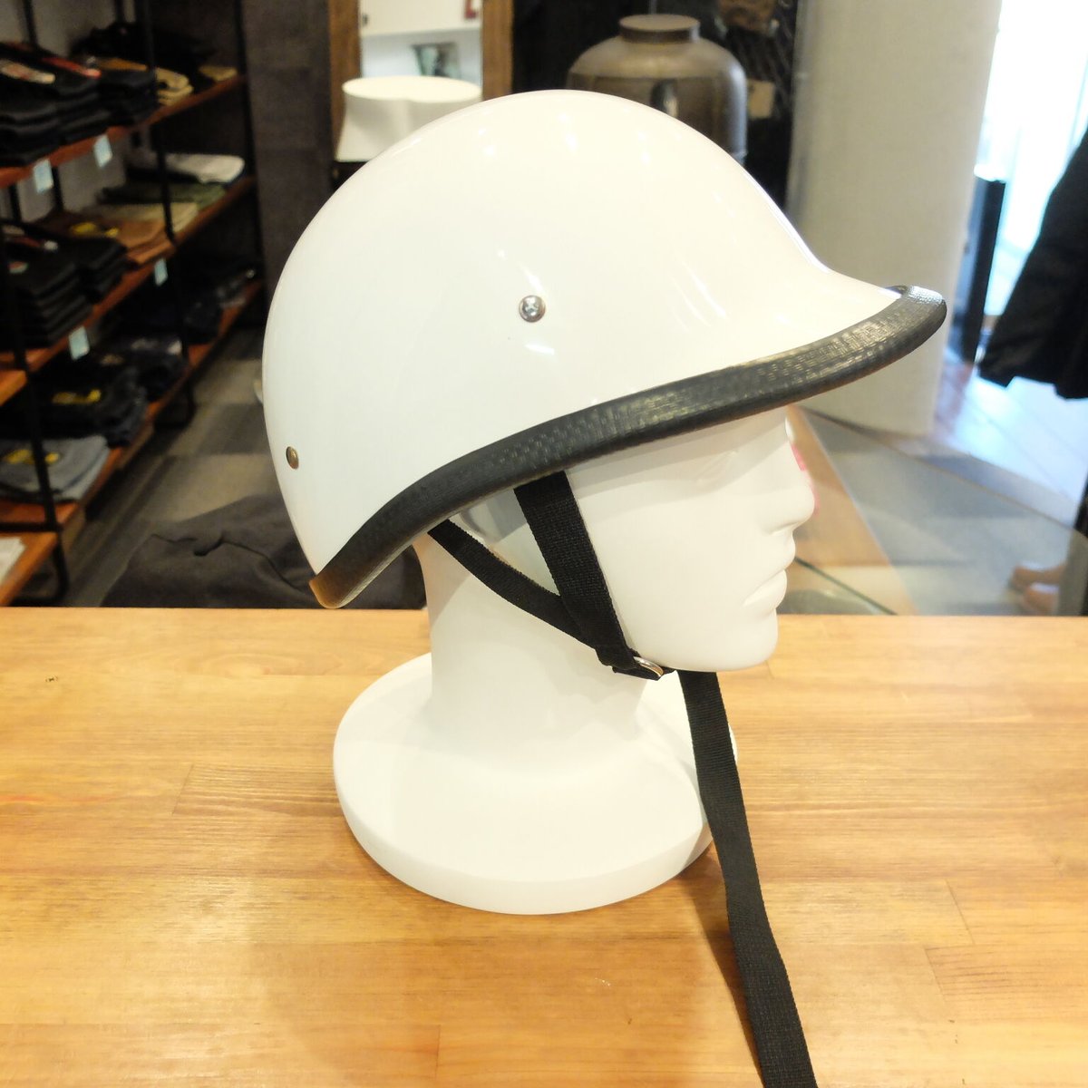 ジョッキータイプ ハーフヘルメット装飾用（つやありアイボリー） | 黒