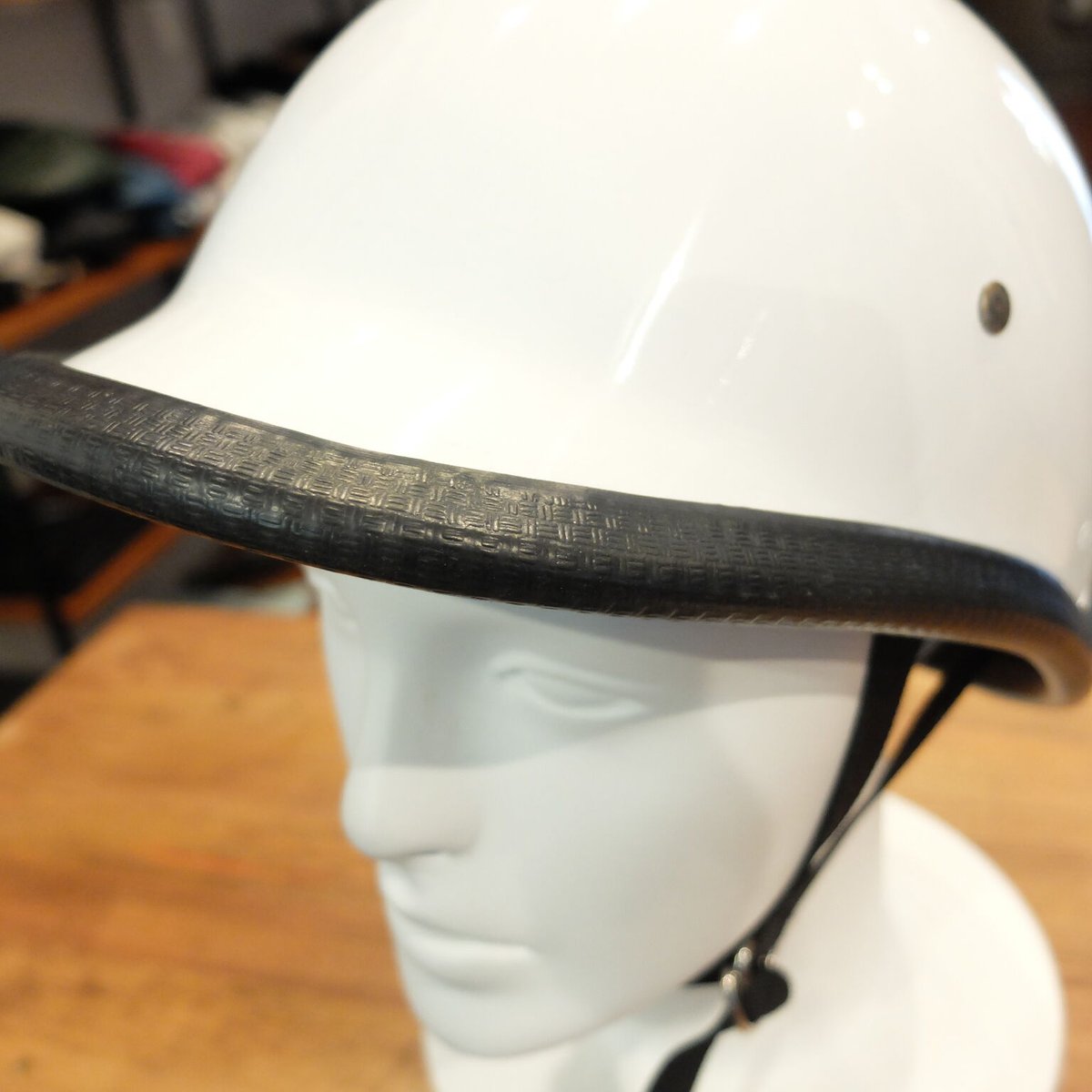 ジョッキータイプ ハーフヘルメット装飾用（つやありアイボリー） | 黒