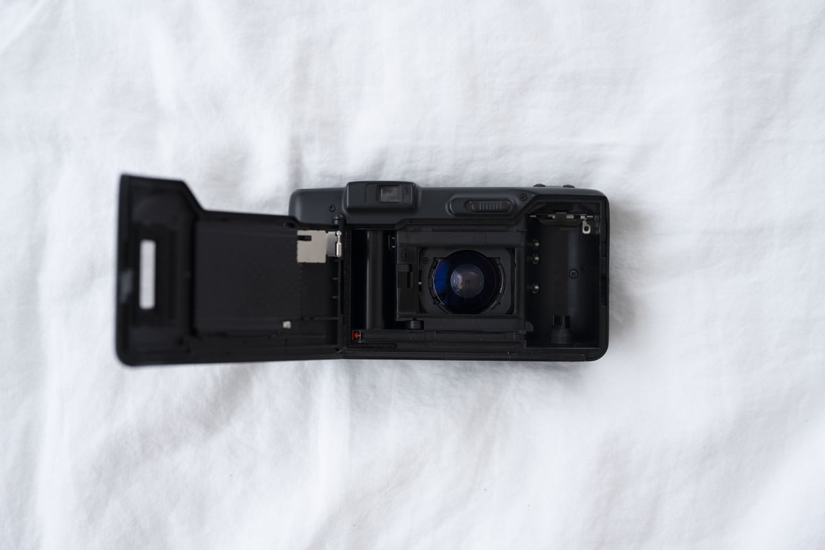 Nikon zoom 300 AF | YURI HANAMORI 