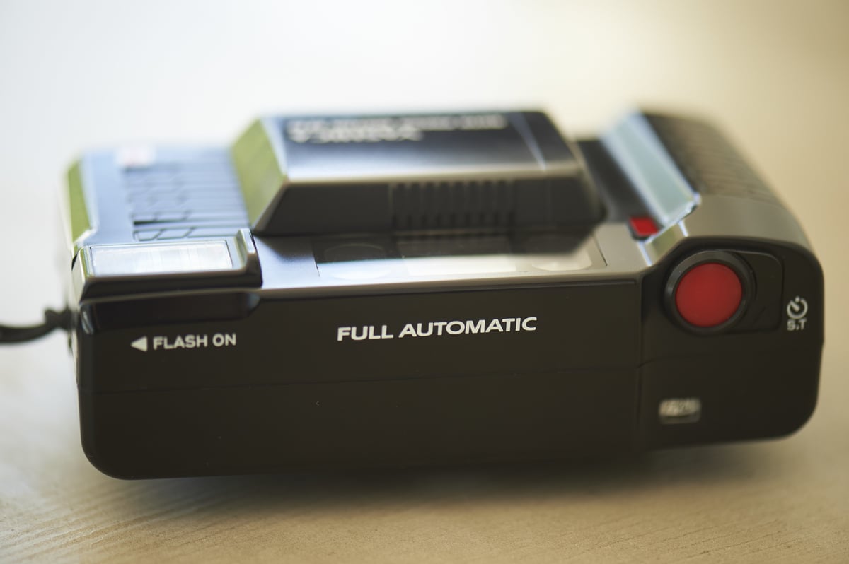 フィルムカメラ YASHICA auto focus motor 2D Yashica Auto Focus Motor II D Quartz (1980-) Review