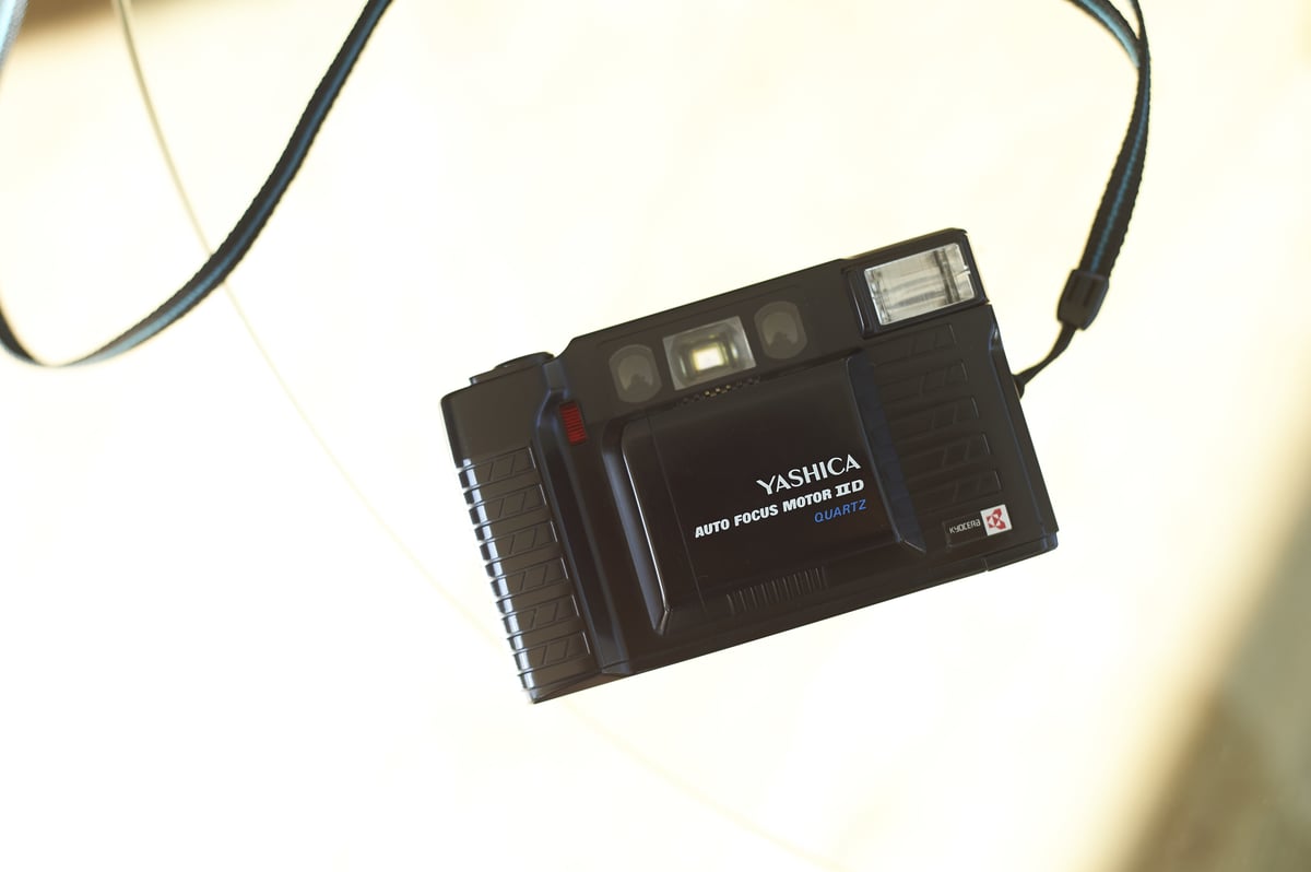 フィルムカメラ YASHICA auto focus motor 2D Yashica Auto Focus Motor II D Quartz (1980-) Review