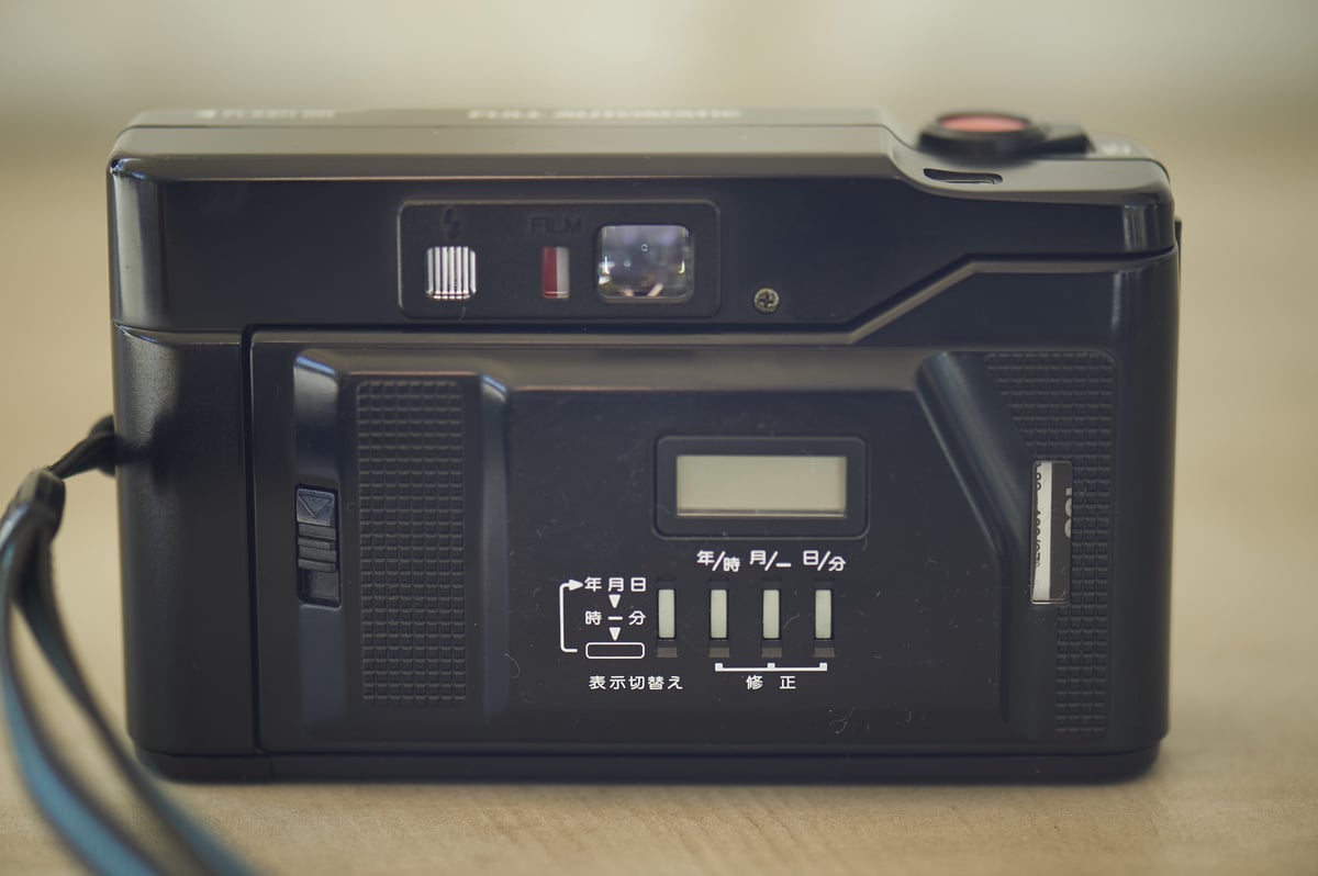 フィルムカメラ YASHICA auto focus motor 2D Yashica Auto Focus Motor II D Quartz (1980-) Review