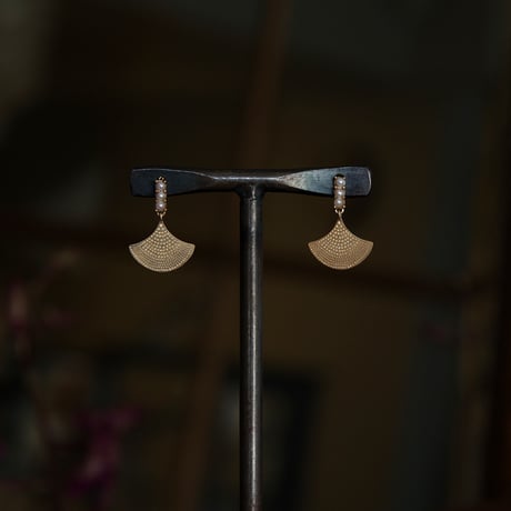 MAISON RUBUS. ： petal earring (pierce) MAISON RUBUS. ： petal earring (pierce) Dainty Opal Marquise