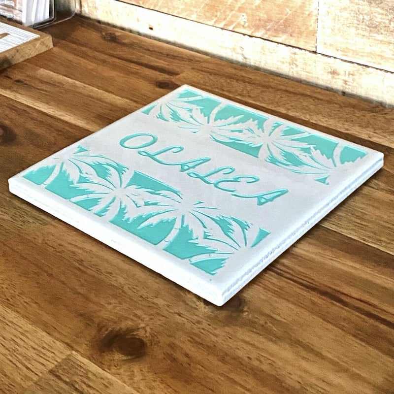 タイル表札150 ホワイトタイル表札150角 ヤシの木デザイン | S.OLALEA