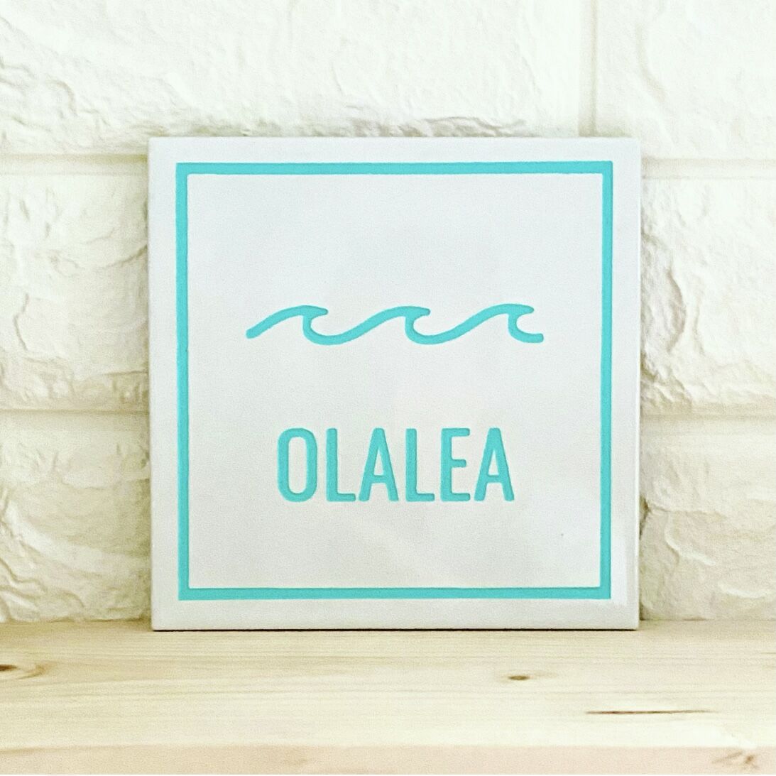 ホワイトタイル表札150角波デザイン | S.OLALEA