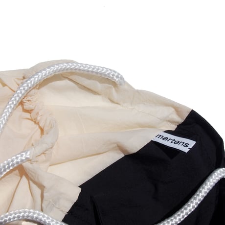 martens/martens wrinkle bag L/R black-white