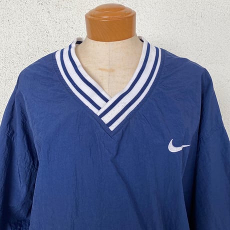 NIKE Vネックナイロンプルオーバー