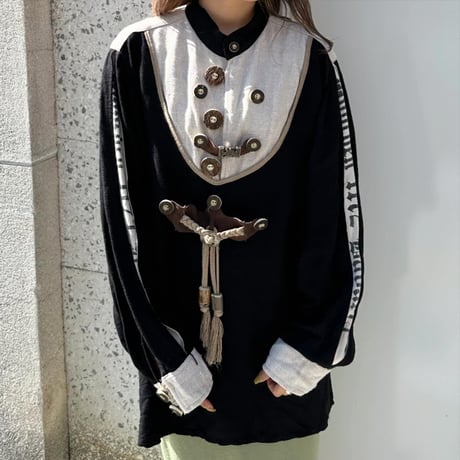チロリアンシャツ