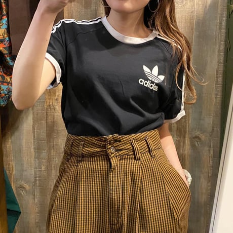 adidas ラインTシャツ