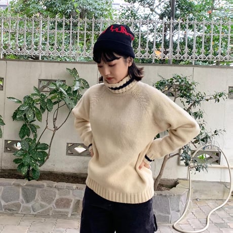 L.L.Beanライン入りタートルネックニット