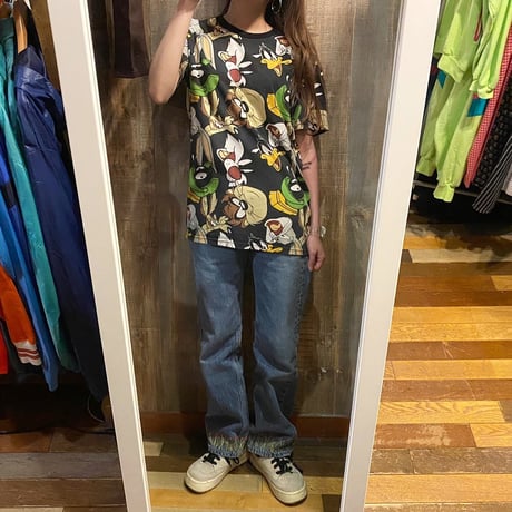 ルーニー・テューンズ総柄Ｔシャツ