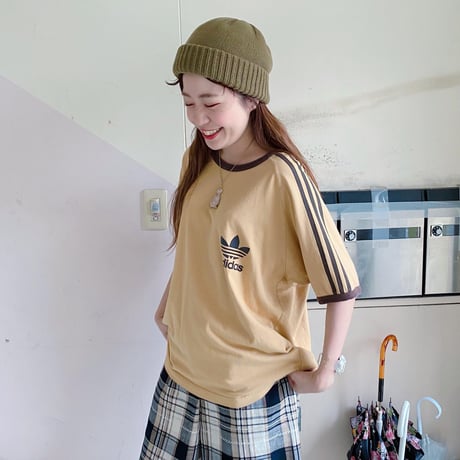 adidas ライン入りリンガーTシャツ