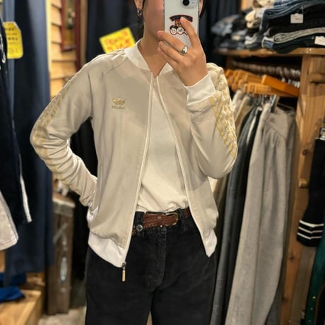 adidasトラックジャケット