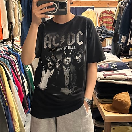 AC/DC プリントTシャツ