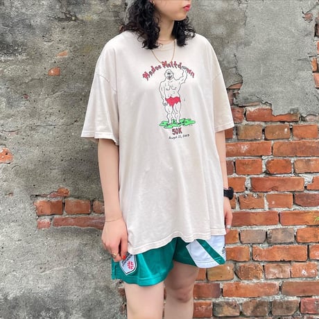 ユニークデザインTシャツ