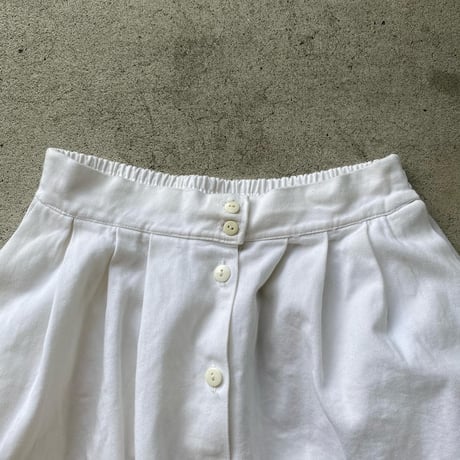 Aライン白スカート