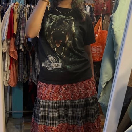 JURASSIC WORLD ティラノサウルスTシャツ