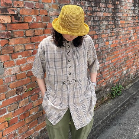 チェックチロリアンシャツ