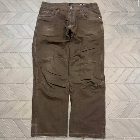 KÜHL  軽量アウトドアパンツ