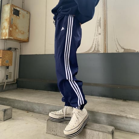 adidasナイロンパンツ