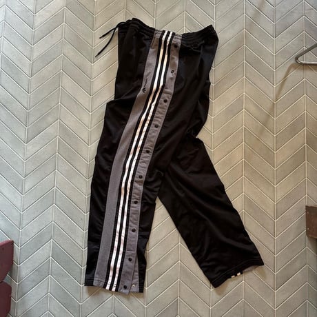 adidasスナップトラックパンツ🪽