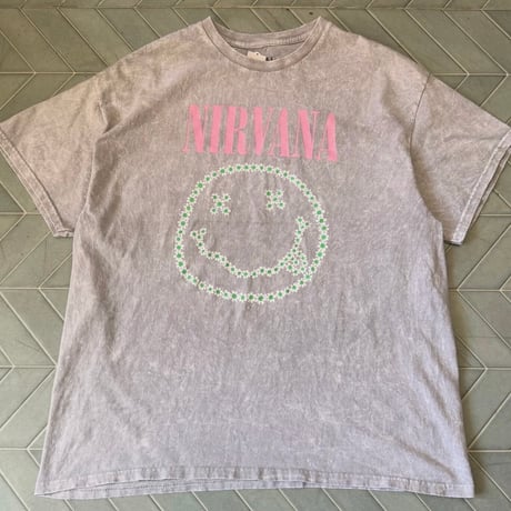 NIRVANA フラワーニコちゃんTシャツ