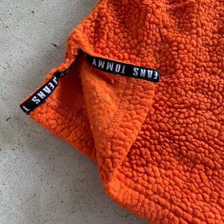 TOMMY JEANS　VネックフリースPO