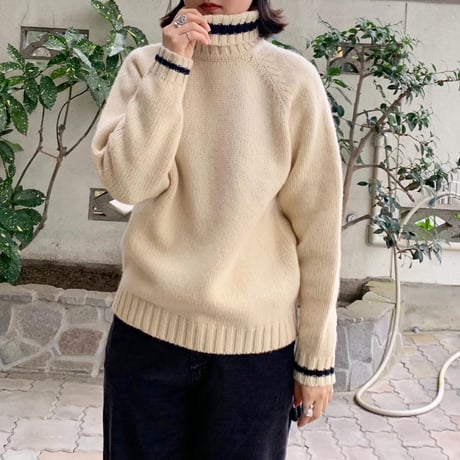 L.L.Beanライン入りタートルネックニット