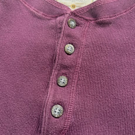 Levi's ヘンリーネックコットンニット