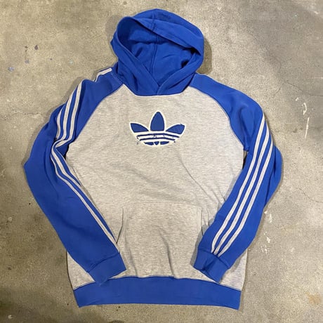 adidas ラグランスリーブパーカー