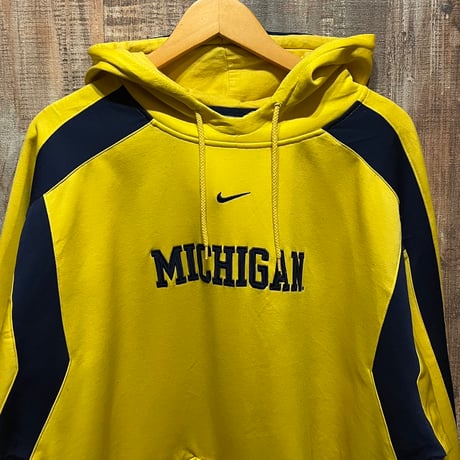 NIKE プルオーバーフーディー