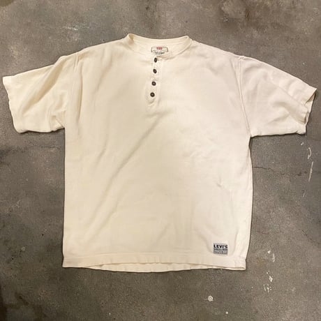 Levi'sヘンリーネックTシャツ