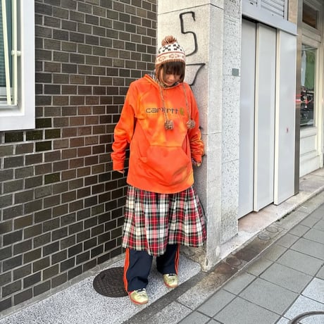 Carhartt ブリーチ加工フーディー