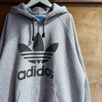 adidas トレフォイルパーカー