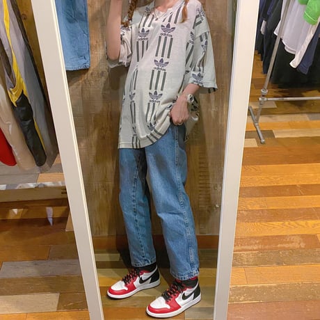 adidas パターンビッグTシャツ