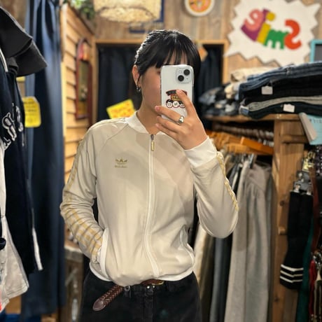 adidasトラックジャケット