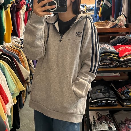 adidas ハーフジップパーカー