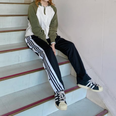 adidasトラックパンツ