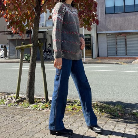 スラッシュドネック総柄ニット