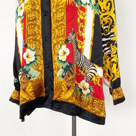 シルク柄シャツ