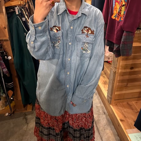 Warner Bros刺繍デニムシャツ