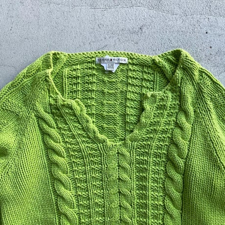 TOMMY HILFIGER デザインネックケーブルニット