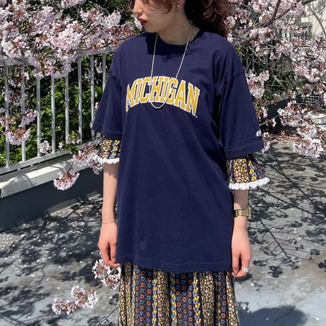 ミシガン大学カレッジTシャツ