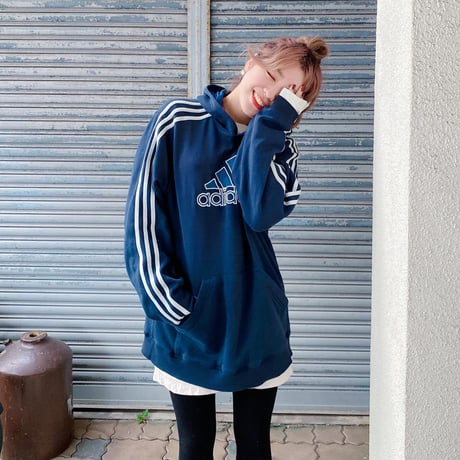 adidasラインパーカー